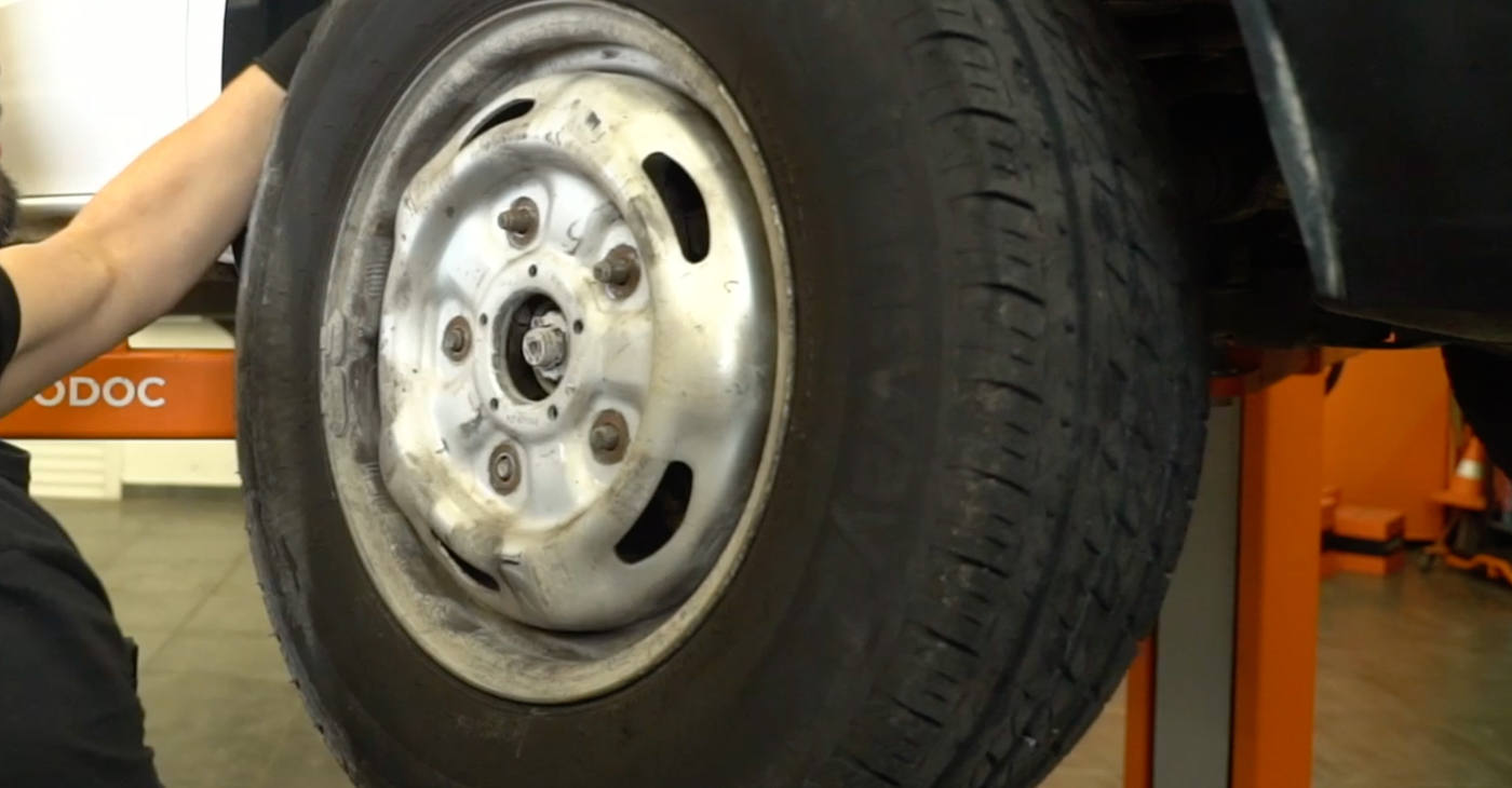 Как се сменя Регулиране динамиката на движение на FORD Transit Mk6 Бордова платформа / Шаси (V347, V348, FM, FN, FF) 2.4 TDCi RWD 2009 самостоятелно