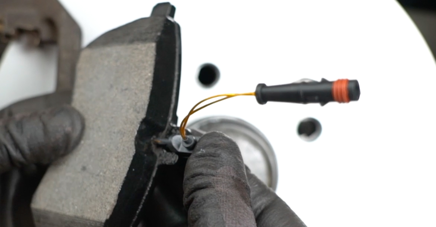 How to change Brake Pad Wear Sensor on MERCEDES-BENZ A-Class (W169) 2007 - tips and tricks