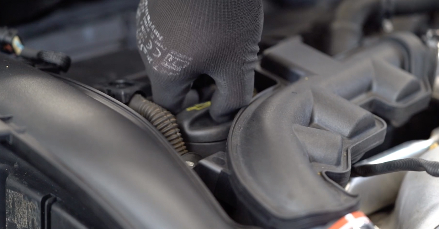 Priporočila korakov za DIY zamenjavo Peugeot Bipper Tepee 2021 1.4 HDi Oljni filter
