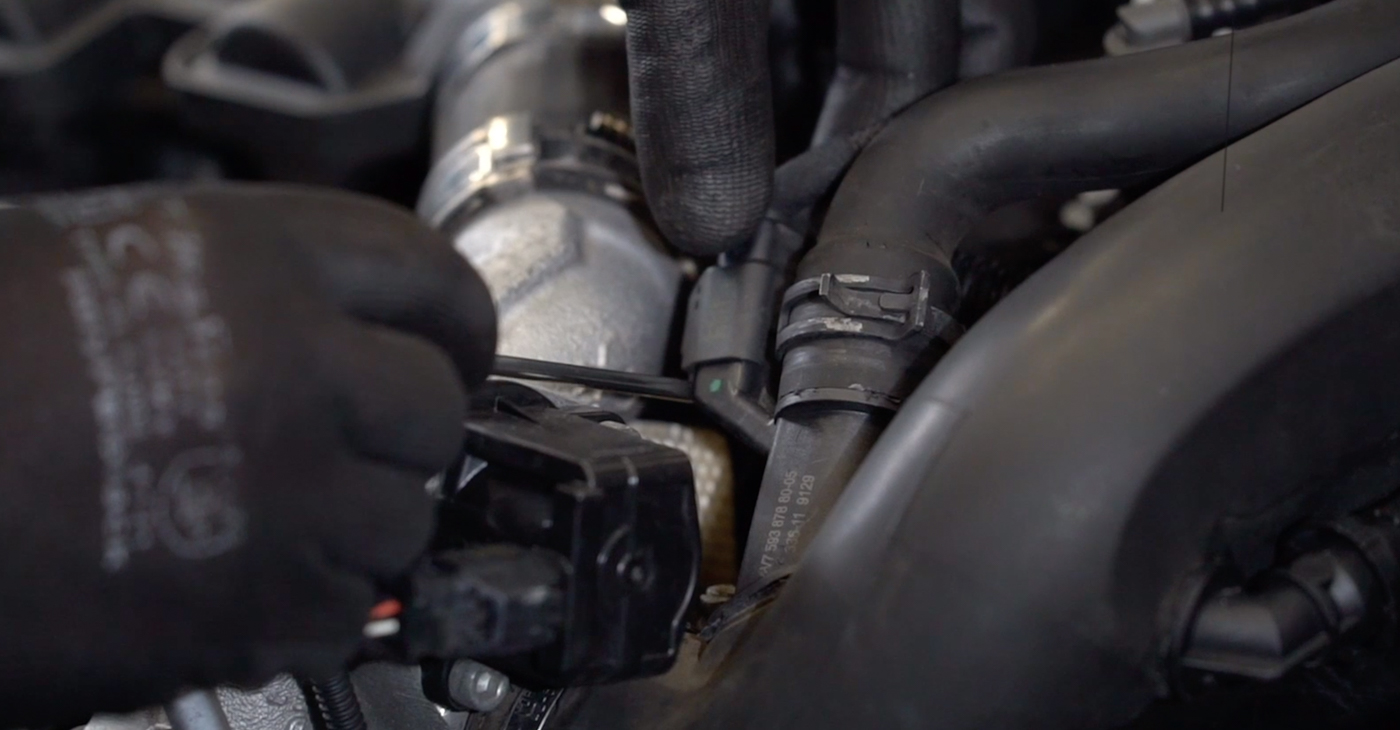 Wie man Ölfilter am Peugeot Bipper Tepee 2008 ersetzt - Kostenfreie PDF- und Videotipps