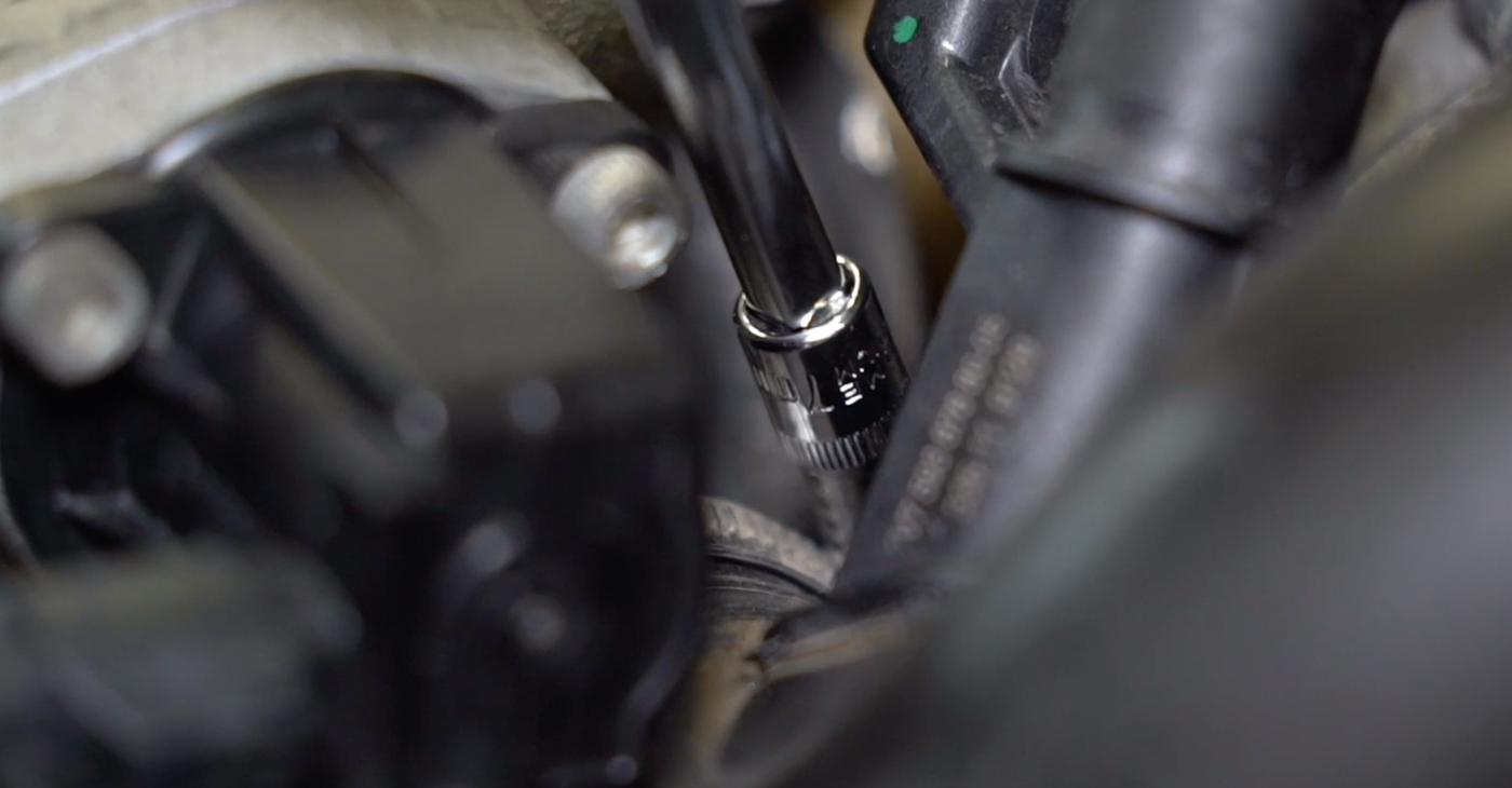 Trinn-for-trinn anbefalinger for hvordan du kan bytte Peugeot Bipper Van 2021 1.4 HDi Oljefilter selv
