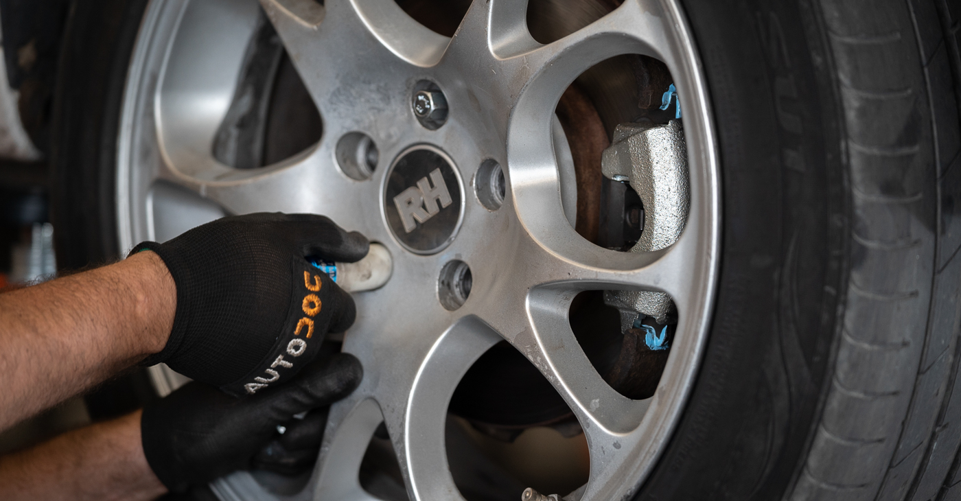 Bytte VW BEETLE 1.6 TDI Bremsecaliper: Veiledninger og videoer på nettet