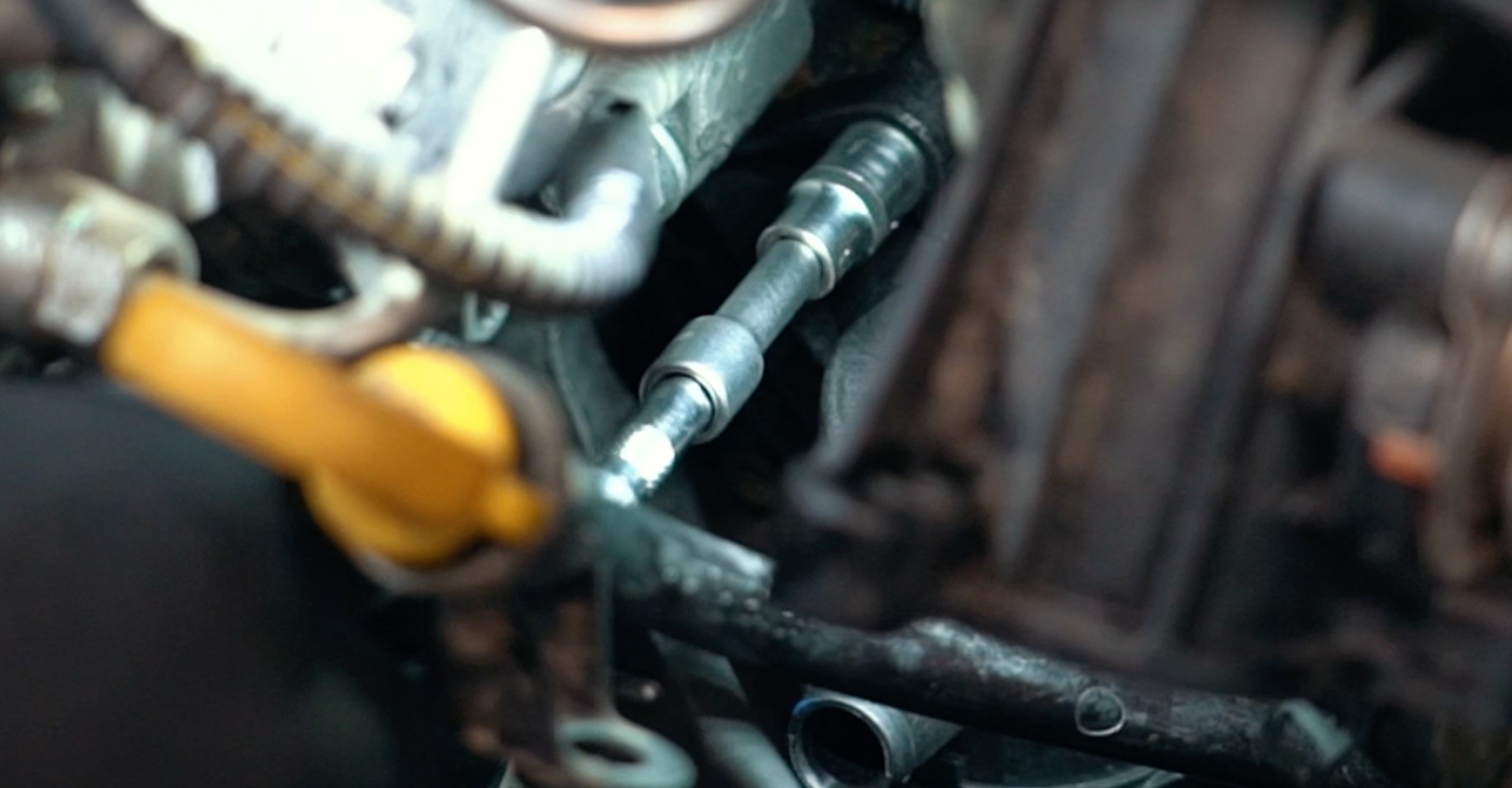 Hvordan skifte VW PASSAT 2013 Termostat trinn–for–trinn veiledning