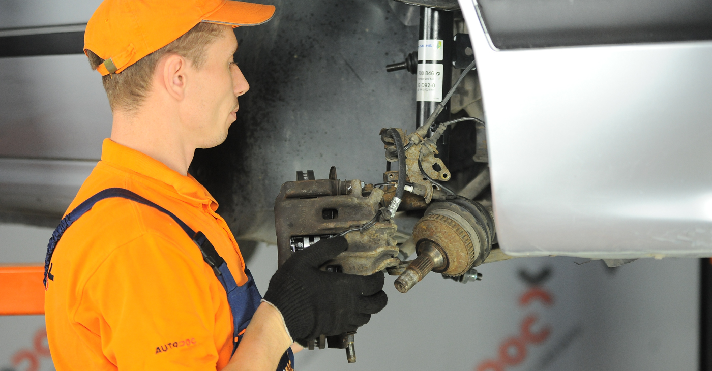 Wie schmierig ist es, selber zu reparieren: Domlager beim Peugeot 406 Kombi 2.0 HDi 110 2002 wechseln – Downloaden Sie sich Bildanleitungen